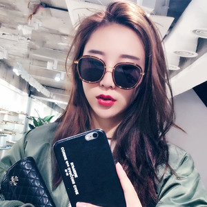 Nouvelles Lunettes de Soleil Unisexe Tendance UV400 Monture Métallique Verres PC Monture Complète Protection Solaire Classe 2 Style Rétro Coréen - Product Image 3