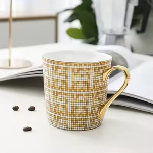 แก้วกาแฟเซรามิคคุณภาพสูง ลายเพ้นท์มือหลากสีสัน สไตล์นอร์ดิกเรียบง่าย ขนาด 301-400 มล. เหมาะสำหรับเป็นของขวัญสำหรับสำนักงาน - Product Image 1