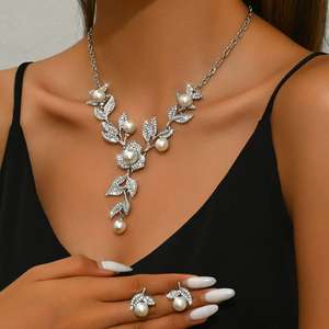 2025 nouvelle mode exquise haute qualité argent tonique cristal bijoux de mariée perle collier floral ensemble de boucles d'oreilles - Product Image 5
