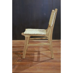 Experimente la Elegancia Moderna con la Silla de Comedor Sabang de Ratán, Fabricada con Ratán Bien Pulido y Madera de Teca Resistente, 50x60x88 cm - Product Image 2