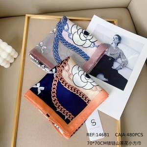 Pañuelo Cuadrado Angelina Chain Camellia de Seda 70x70cm, Accesorio de Moda para Mujer - Product Image 4