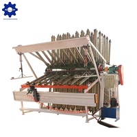 Machine de pressage de panneaux pour le travail du bois avec support de serrage