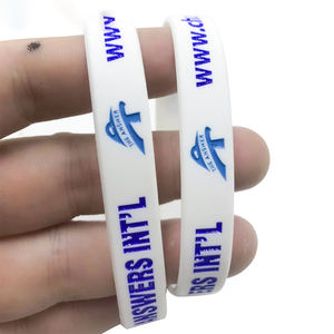 Silikon Özel Logo Baskılı Kabartmalı Yırtılmaz Promosyon Çocuk Renkli Spor Bilekliği Fabrika Özel Tasarım Baskılı - Product Image 3