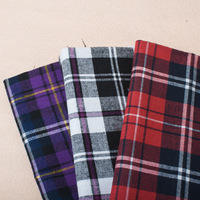Tissus teints de robe de chemise de flanelle de 100% coton à carreaux pour les uniformes scolaires vérifier les matériaux fil personnalisé durable tissé 150gsm
