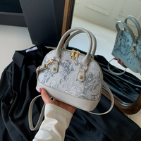 Sac Boston à double fermeture éclair avec logo personnalisé en relief, grande capacité, poignée supérieure, bandoulière, vente en gros directe usine pour femmes