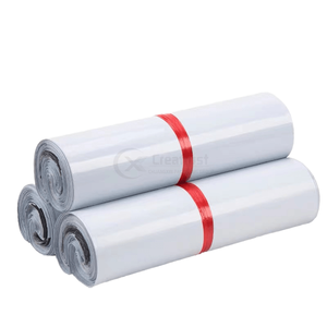 Paquete de 100 Sobres de Polipropileno Grandes y Pequeños, Bolsas de Envío Impermeables para Pequeñas Empresas, Material de Papel Kraft y Burbujas - Product Image 3