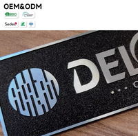 Étiquette métallique personnalisée en aluminium anodisé noir, découpe diamantée, résistante à l'usure, pour le branding électronique
