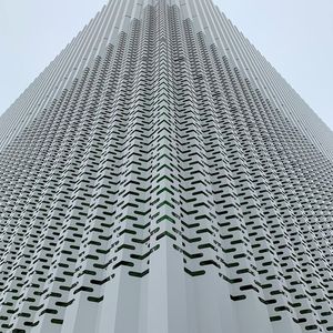 Panneau <span class=keywords><strong>de</strong></span> décoration <span class=keywords><strong>de</strong></span> façade extérieure moderne PRIMA en aluminium perforé pour villas et centres commerciaux, pour murs-rideaux - Product Image 1