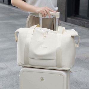 Sac de voyage pliable léger en cuir PU et tissu Oxford avec logo personnalisé pour le week-end, idéal pour le rangement de costumes et vêtements - Product Image 6