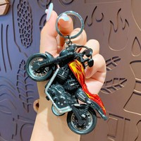 Porte-clés créatif en forme de mini moto de dessin animé, petit cadeau pendentif pour sac à dos d'enfant et clé de voiture