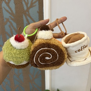 Personalizable <span class=keywords><strong>Kawaii</strong></span> Cake <span class=keywords><strong>café</strong></span> muñeco de peluche llavero suave mochila encanto PP algodón relleno pedido mínimo 200 Uds para promoción - Product Image 1