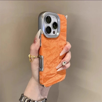 Coque de protection créative haut de gamme en flanelle à motif montagne enneigée pour iPhone 17 Pro, résistante aux chutes (modèles 16/15)