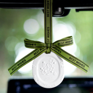 Ambientador Colgante para Coche Yiju con Aroma a Gardenia, 50 ml, 100 ml, Elimina Olores, Estándar Nacional, Sin Electricidad - Product Image 1