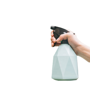 Vente en gros de pulvérisateurs portatifs en plastique Proins de 600 ml, forme moderne, bouteille de pulvérisation de jardin, petite bouteille colorée pour l'arrosage des fleurs domestiques - Product Image 2