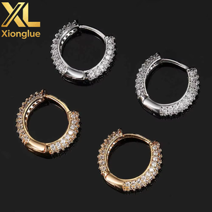 Pendientes de Aro Huggie de Oro Laminado en 18k con Circonitas Cúbicas Pavé, Joyería Hip Hop, Regalo de Boda y Compromiso de Moda para Mujer - Product Image 4