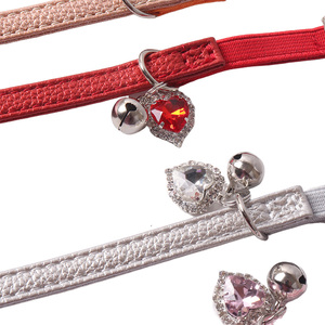 منتجات حيوانات أليفة جديدة أميغو لون PU طوق قطة مع حب ياقة قطة ماسية - Product Image 4