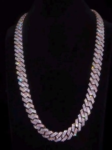 Cadena Cubana de Diamantes Moissanite de Alta Calidad para Mujeres y Hombres, Colección de Joyería en Oro y Plata Disponible a un Precio Razonable - Product Image 3