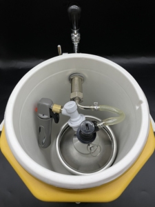 Growler <span class=keywords><strong>de</strong></span> acero inoxidable <span class=keywords><strong>de</strong></span> 2L en caja refrigeradora <span class=keywords><strong>de</strong></span> 9L con <span class=keywords><strong>dispensador</strong></span> <span class=keywords><strong>de</strong></span> grifo <span class=keywords><strong>de</strong></span> <span class=keywords><strong>cerveza</strong></span> y cargador <span class=keywords><strong>de</strong></span> <span class=keywords><strong>barril</strong></span> <span class=keywords><strong>de</strong></span> CO2 <span class=keywords><strong>para</strong></span> <span class=keywords><strong>dispensador</strong></span> <span class=keywords><strong>de</strong></span> <span class=keywords><strong>cerveza</strong></span> casera y fiesta al aire libre - Product Image 2