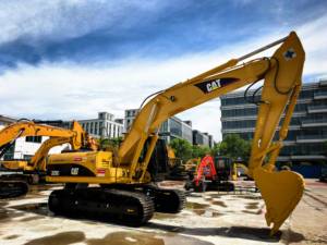 Excavadora usada Caterpillar 325C, de segunda mano, marca original japonesa, excavadora grande de 25 toneladas, excavadora grande con orugas de goma. - Product Image 2