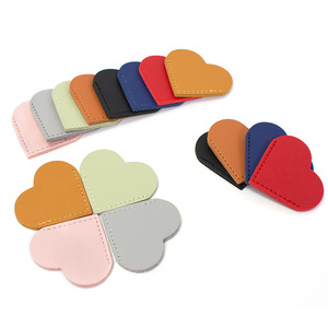 Signets coeur en cuir mignon pour enfants accessoire pour les amateurs de lecture cadeau d'enseignant <span class=keywords><strong>marques</strong></span> de livre promotionnelles avec conception de page d'angle - Product Image 6