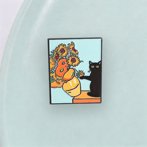 Épinglette en émail personnalisée chat noir et tournesol, motif chaton coquin, badge métallique, épinglette de revers amusante, bijou cadeau - Product Image 3