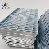 Plateforme industrielle en grille de barres d'acier au carbone soudées, galvanisées à chaud, résistantes à la corrosion, durables et de haute résistance, fabriquées sur mesure en usine