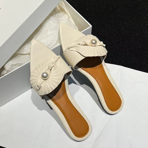 Pantofole basse da <span class=keywords><strong>donna</strong></span> con decorazioni a fiori e perle vendita calda 2025 estate nuovi sandali da spiaggia casual da <span class=keywords><strong>donna</strong></span> - Product Image 2