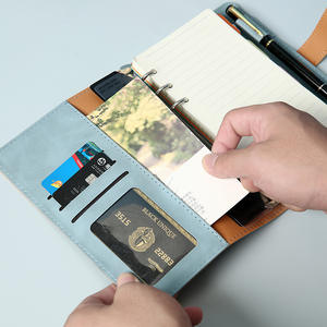 Portefeuille classeur A6 en cuir PU de qualité supérieure, carnet de notes à 6 anneaux avec emplacements pour cartes, pour la gestion personnelle des finances, les agendas quotidiens et les journaux - Product Image 4