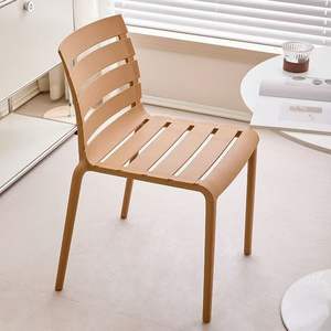 Chaises de salle à manger en plastique empilables sans accoudoirs, de couleur orange, modernes, élégantes, de qualité durable, pour les événements et les fêtes - Product Image 1