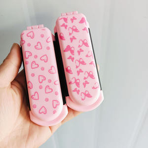 2025 Neuer tragbarer rosa faltbarer Haarkamm mit integrierter Spiegel-Kopfhaut massage <span class=keywords><strong>Ionic</strong></span> Hairbrush Fashion Style für den Heimgebrauch - Product Image 2