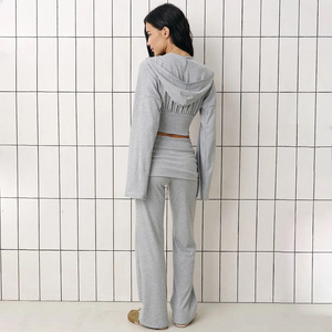 Conjunto de dos piezas de sudadera con capucha y pantalones para mujer, ropa deportiva informal de color sólido, tejido de poliéster, para las cuatro estaciones. - Product Image 3