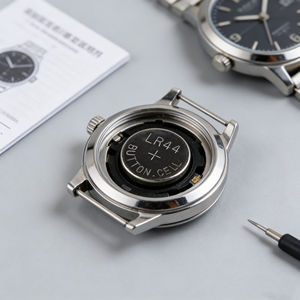 10 pilas alcalinas de botón AG13 LR44 A76 de 1.55V para relojes, juguetes y mandos a distancia - Product Image 5