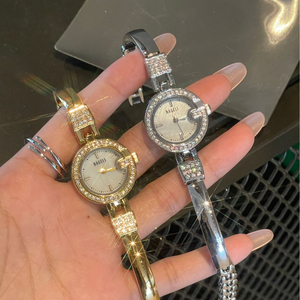 Reloj de Pulsera para Mujer con Esfera de Concha, Estilo Elegante y Pequeño, Reloj de Pulsera Minimalista de Lujo Ligero Decorado con Diamantes de Imitación - Product Image 4