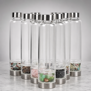 Bouteille d'eau élixir en cristal naturel infusé de pierres précieuses avec éclats d'améthyste et de quartz rose, 500 ml, avec bouchon paille et fonction de guérison - Product Image 2