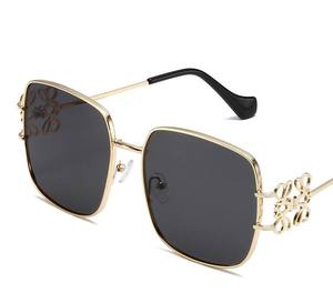 Gafas de <span class=keywords><strong>Sol</strong></span> Cuadradas Vintage de Diseñador 2026 para Mujer, Gafas de <span class=keywords><strong>Sol</strong></span> de Lujo con Decoración Floral de Metal Grande, Protección UV400, Visión Óptica Única - Product Image 3