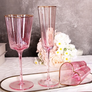 Copas <span class=keywords><strong>de</strong></span> Vino Elegantes <span class=keywords><strong>de</strong></span> Cristal Rosa con Forma <span class=keywords><strong>de</strong></span> Corazón, Copas <span class=keywords><strong>de</strong></span> Champán con Borde Dorado, Copas <span class=keywords><strong>de</strong></span> Lujo para Brindis <span class=keywords><strong>de</strong></span> Novios - Product Image 5