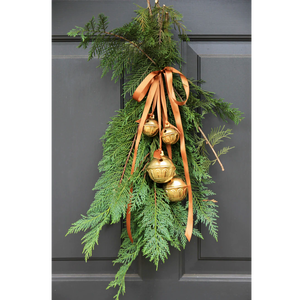 Grabado con acabado rústico utilizado para la decoración del hogar de la puerta principal, el mejor vendedor, el mejor precio, campana de vaca colgante de Metal hecha a mano con - Product Image 1