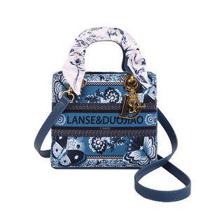 Sac à main de luxe pour femme en PU de haute qualité, modèle 2025, avec rivets, durable et portable pour un usage quotidien - Product Image 4