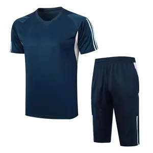 में स्टॉक पुरुषों नए सत्र फुटबॉल शर्ट 3/4 पैंट के साथ थाई गुणवत्ता क्लब टीम वर्दी फुटबॉल