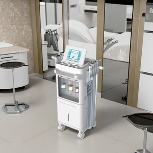 Appareil facial à micro-courant et jet d'oxygène BIO blanc en acier inoxydable pour la beauté de la peau, technologie de nettoyage en profondeur par aspiration et hydratation - Product Image 1