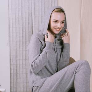 <span class=keywords><strong>Pantaloni</strong></span> da jogging per il tempo libero Luxe 100% Cashmere da donna e maglione con cappuccio in Cashmere - Product Image 5