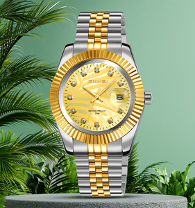 Reloj Clásico de Moda con Correa de Acero Inoxidable Sólido, Esfera Grabada con Láser y Marcadores de Diamantes, Elegancia Atemporal, Nuevo, Personalizable - Product Image 1