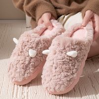 OEM ODM Chaussons d'intérieur pour femmes, mignons, à oreilles de mouton, en peluche duveteuse, à bout fermé, à enfiler, chauds pour l'hiver, pour chambre et maison