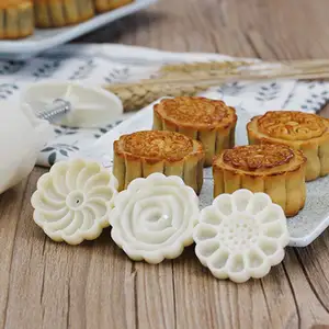 Popular Cookie Round Dough ABS Plunger Cutter Round Plastic Flowers Stamp Mooncake Mold