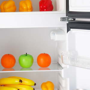 Réfrigérateur double porte vitrée de haute qualité de 4,7 pi³ avec congélateur supérieur pour la maison - Product Image 5