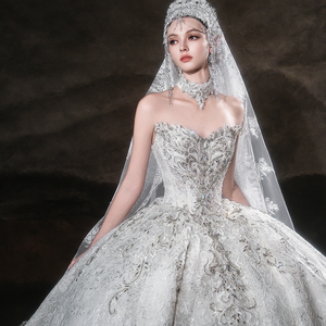 Robe de mariée LSHT117 exclusive, style Empire moderne, avec décolleté cœur, dentelle à sequins, fleurs et appliques en cristal, traîne chapelle, coupe princesse - Product Image 3