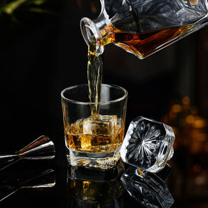 Carafe à whisky en verre uni 750ml avec logo personnalisé, lot de 2 verres à whisky pour whisky brandy vodka bourbon - Product Image 5