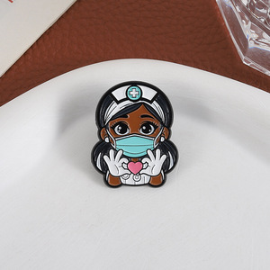 Broche Criativo de Desenho Animado Estilo Enfermeira Negra Fofa com Personagens Europeus e Americanos, Acessório Médico, Broche de Crachá - Product Image 2