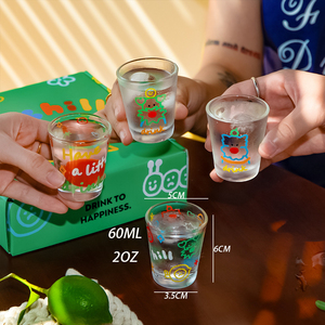 Verre à shot mini 2oz sans plomb, transparent, à base lourde, pour spiritueux, vente en gros, personnalisable avec slogan de dessin animé et impression de voyage, boîte cadeau OEM - Product Image 2