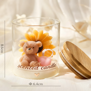 Venta al por mayor E234 velas perfumadas en tarros de cristal creativos con oso de peluche y adornos de flores perfectas para regalo y decoración del hogar - Product Image 1